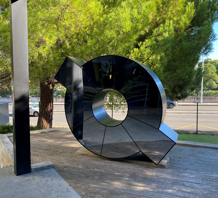 Œuvre de Pierre Marie Lejeune à l'entrée des bureaux de Sifer Promotion